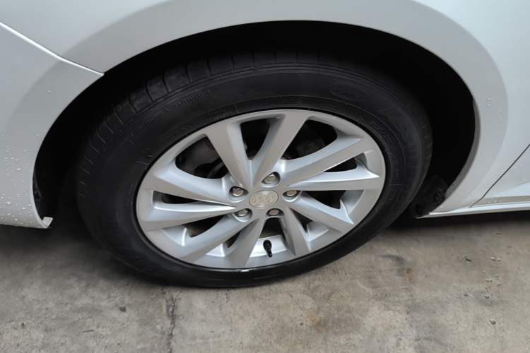 Used Buick Verano 2018 Sedan 15S Automatic Leading Model Left Front Wheel Hub