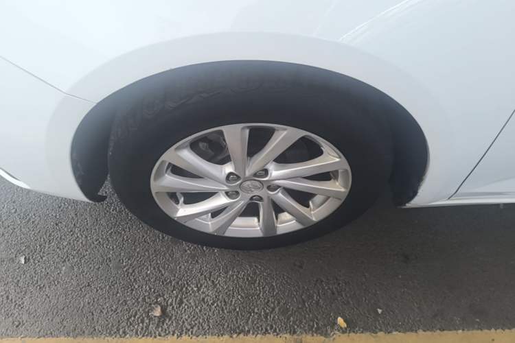 Used Buick Verano 2018 Sedan 15S Automatic Entry Model Left Front Wheel Hub