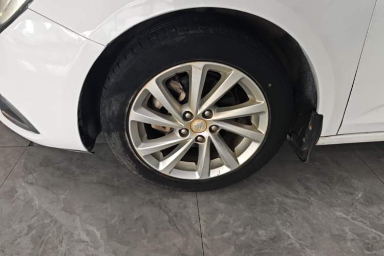 Used Buick Verano 2018 Sedan 15S Automatic Leading Model Left Front Wheel Hub