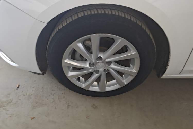 Used Buick Verano 2018 Sedan 15S Automatic Leading Model Left Front Wheel Hub