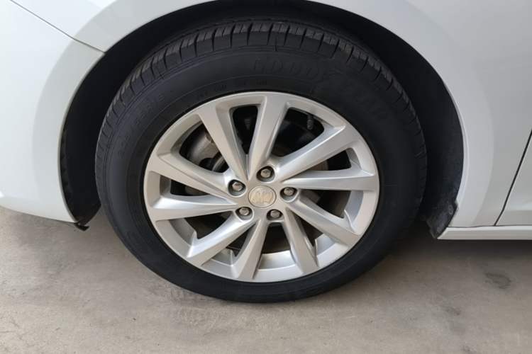 Used Buick Verano 2018 Sedan 15S Automatic Leading Model Left Front Wheel Hub