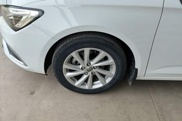Used Buick Verano 2018 Sedan 15S Automatic Leading Model Left Front Wheel Hub