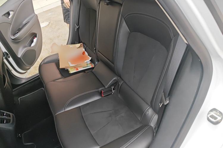 Used Buick Verano 2018 Sedan 20T Dual-Clutch Luxury Model Left Rear Seat