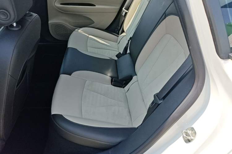 Used Buick Verano 2018 Sedan 15S Automatic Leading Model Left Rear Seat