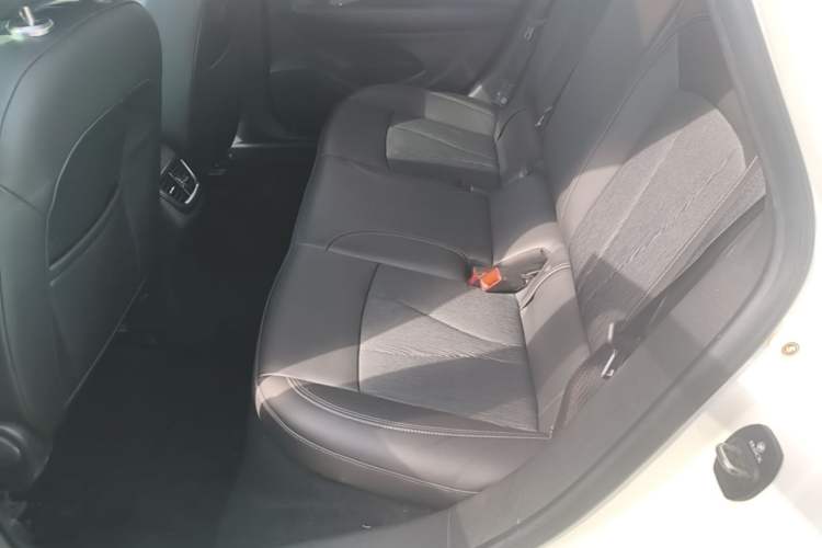 Used Buick Verano 2018 Sedan 20T Dual-Clutch Leading Model Left Rear Seat