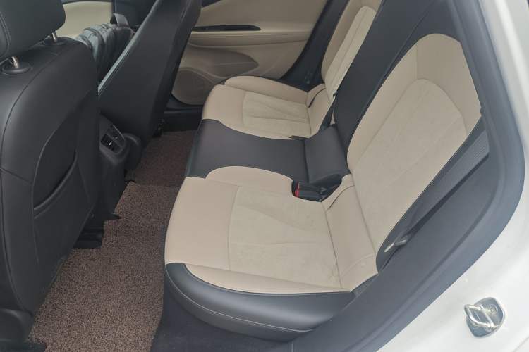 Used Buick Verano 2018 Sedan 15S Automatic Leading Model Left Rear Seat