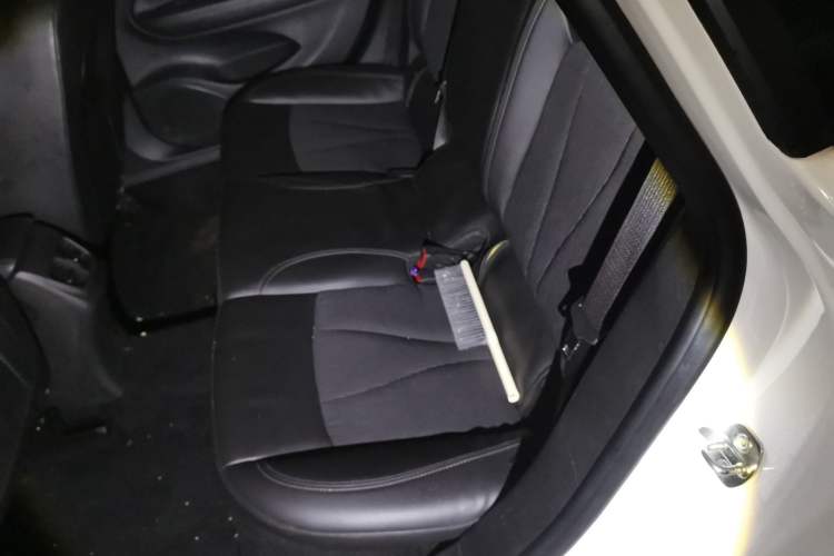 Used Buick Verano 2018 Sedan 20T Dual-Clutch Leading Model Left Rear Seat