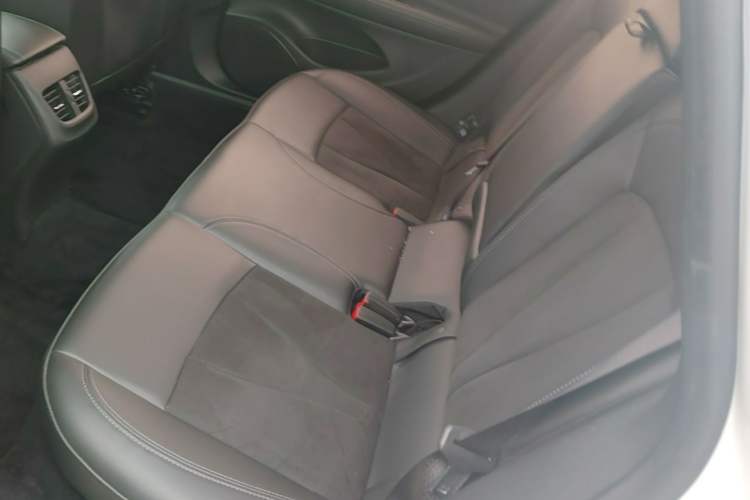 Used Buick Verano 2018 Sedan 20T Dual-Clutch Elite Model Left Rear Seat