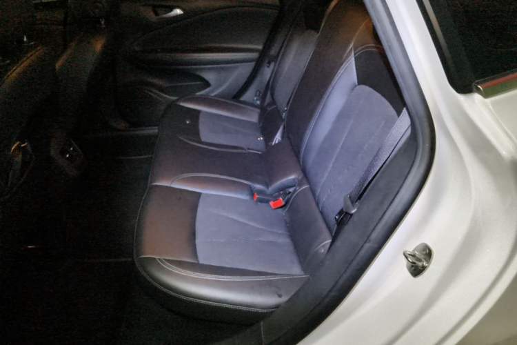Used Buick Verano 2018 Sedan 20T Dual-Clutch Leading Model Left Rear Seat