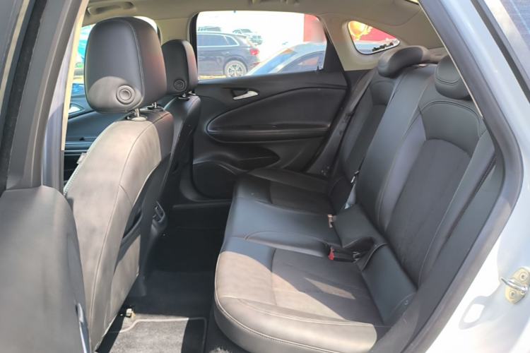 Used Buick Verano 2018 Sedan 20T Dual-Clutch Leading Model Left Rear Seat