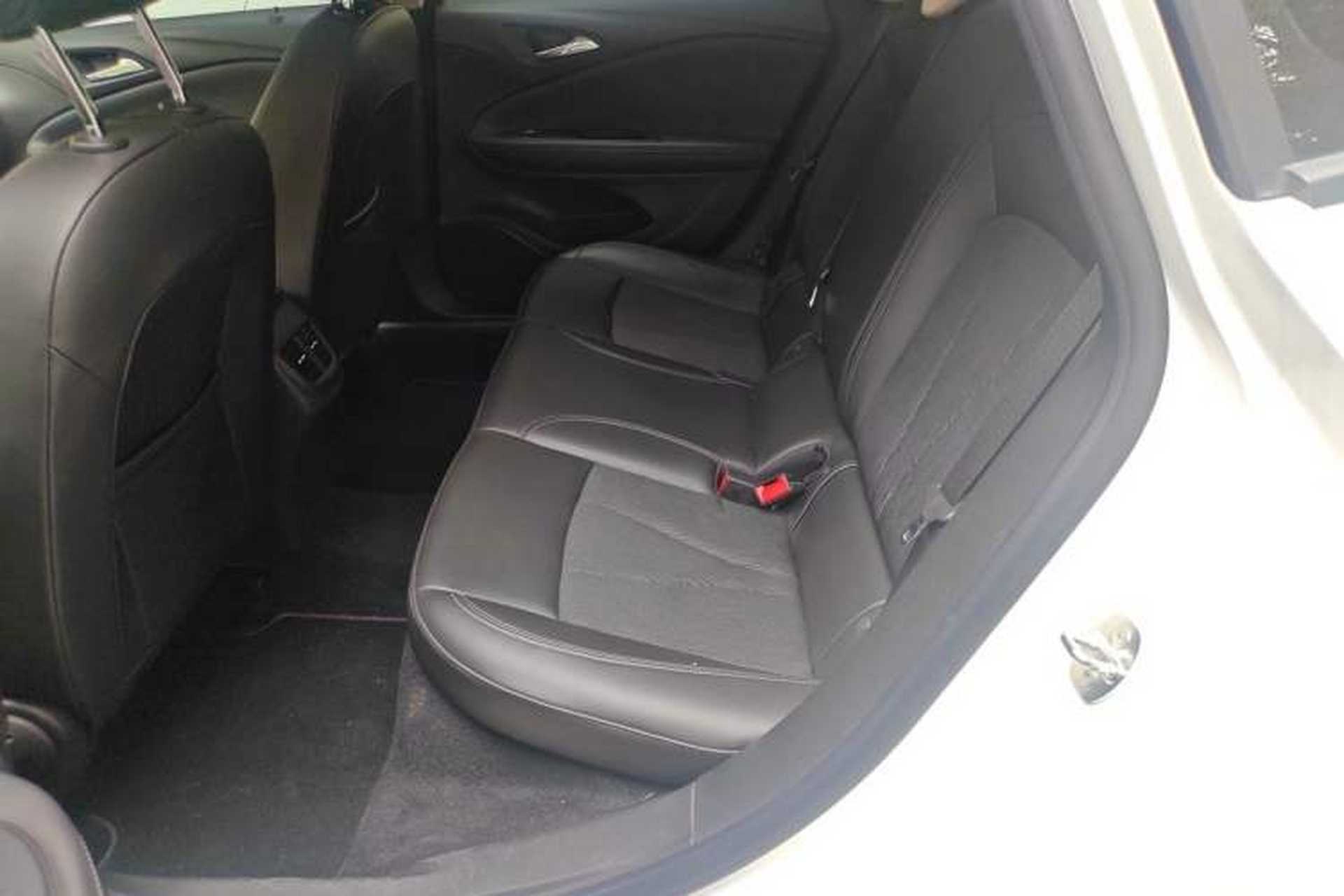 Used Buick Verano 2018 Sedan 20T Dual-Clutch Leading Model Left Rear Seat