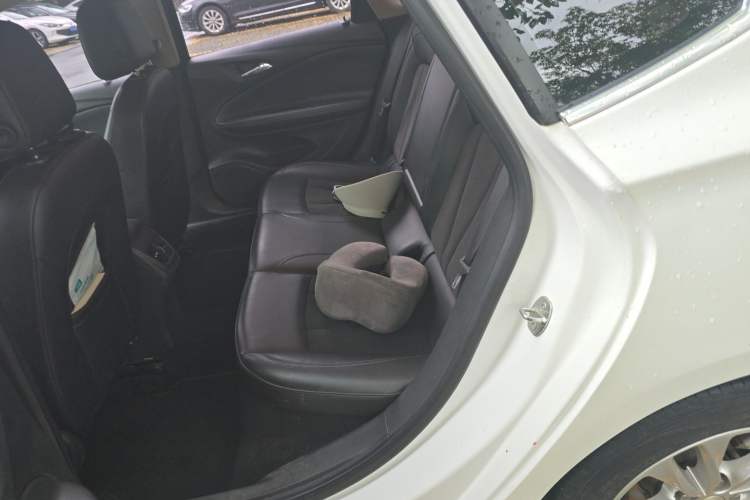 Used Buick Verano 2018 Sedan 20T Dual-Clutch Elite Model Left Rear Seat