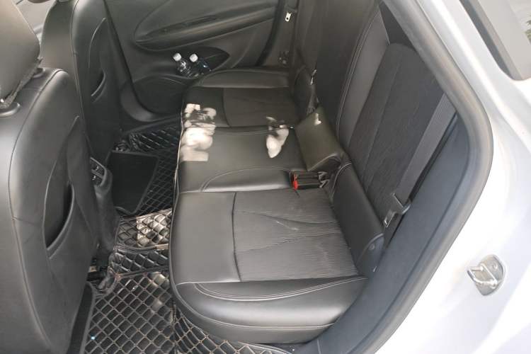 Used Buick Verano 2018 Sedan 20T Dual-Clutch Leading Model Left Rear Seat