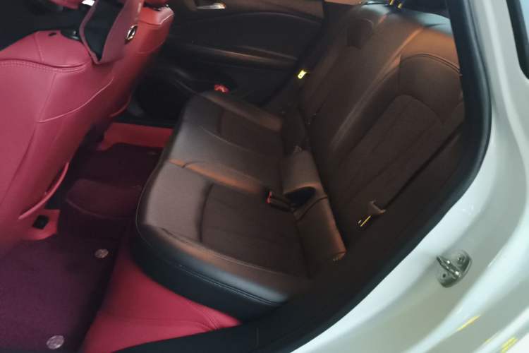 Used Buick Verano 2018 Sedan 20T Dual-Clutch Leading Model Left Rear Seat