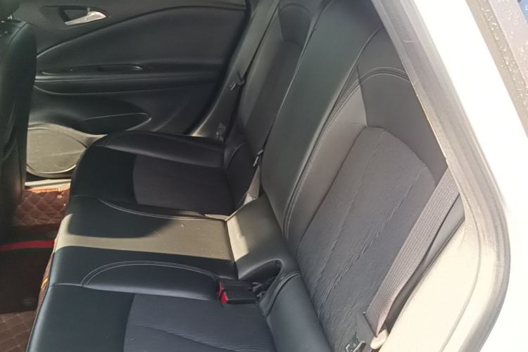 Used Buick Verano 2018 Sedan 20T Dual-Clutch Leading Model Left Rear Seat