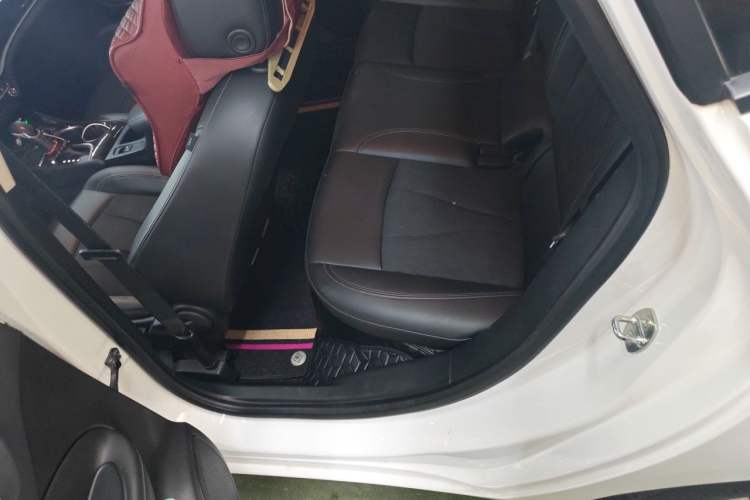 Used Buick Verano 2018 Sedan 20T Dual-Clutch Leading Model Left Rear Seat