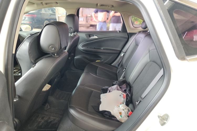 Used Buick Verano 2018 Sedan 20T Dual-Clutch Leading Model Left Rear Seat
