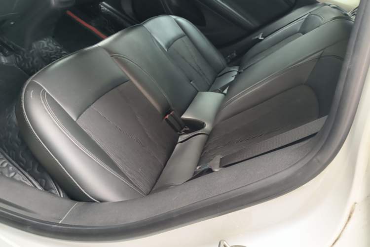 Used Buick Verano 2018 Sedan 20T Dual-Clutch Leading Model Left Rear Seat