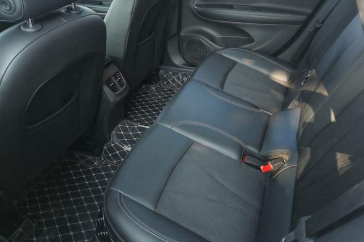 Used Buick Verano 2018 Sedan 20T Dual-Clutch Leading Model Left Rear Seat