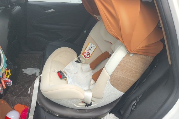 Used Buick Verano 2018 Sedan 20T Dual-Clutch Leading Model Left Rear Seat