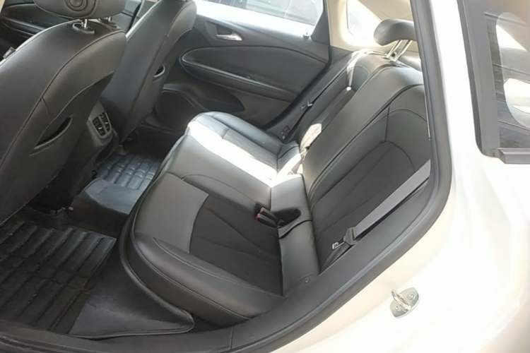 Used Buick Verano 2018 Sedan 20T Dual-Clutch Leading Model Left Rear Seat