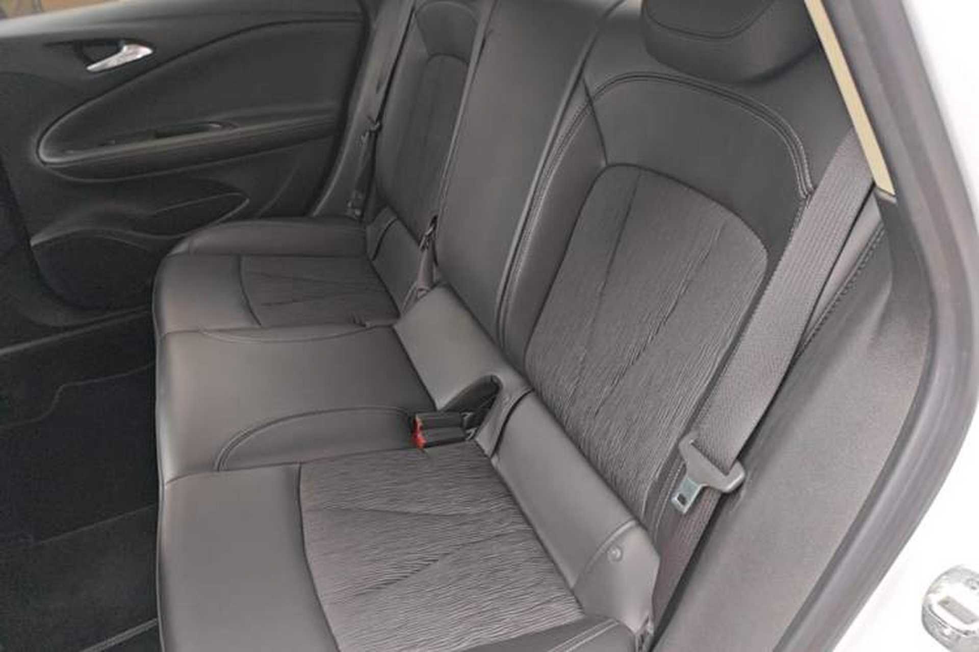 Used Buick Verano 2018 Sedan 20T Dual-Clutch Leading Model Left Rear Seat