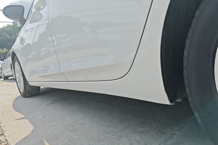 Used Buick Verano 2018 Sedan 15S Automatic Leading Model Left Side Sill