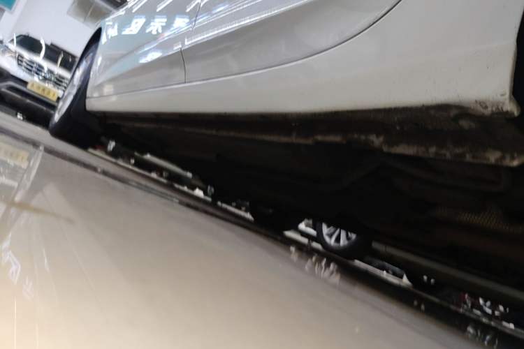 Used Buick Verano 2018 Sedan 20T Dual-Clutch Elite Model Left Side Sill