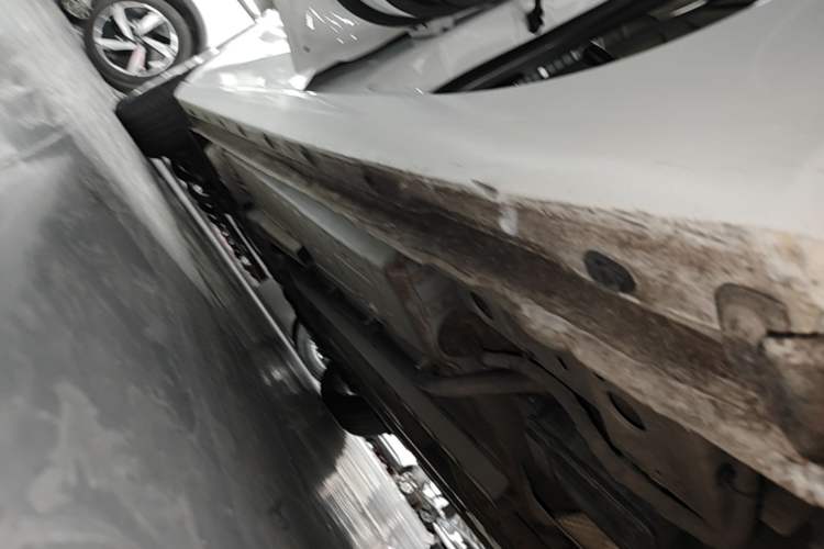 Used Buick Verano 2018 Sedan 20T Dual-Clutch Leading Model Left Side Sill