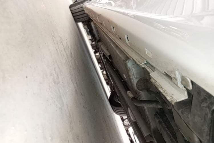 Used Buick Verano 2018 Hatchback GS 20T Dual-Clutch Luxury Model Left Side Sill