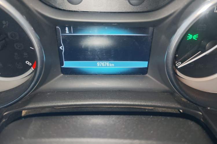 Used Buick Verano 2018 Sedan 15S Automatic Leading Model Odometer Close Up
