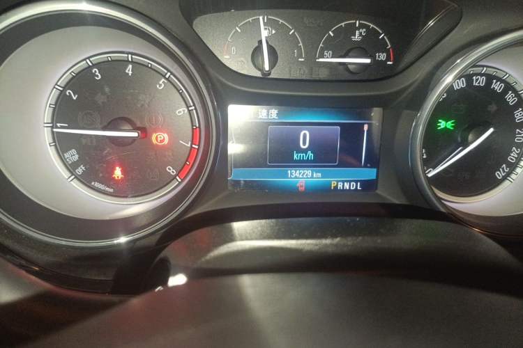 Used Buick Verano 2018 Sedan 15S Automatic Leading Model Odometer Close Up