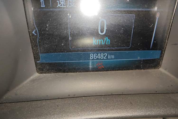 Used Buick Verano 2018 Sedan 15S Manual Leading Model Odometer Close Up