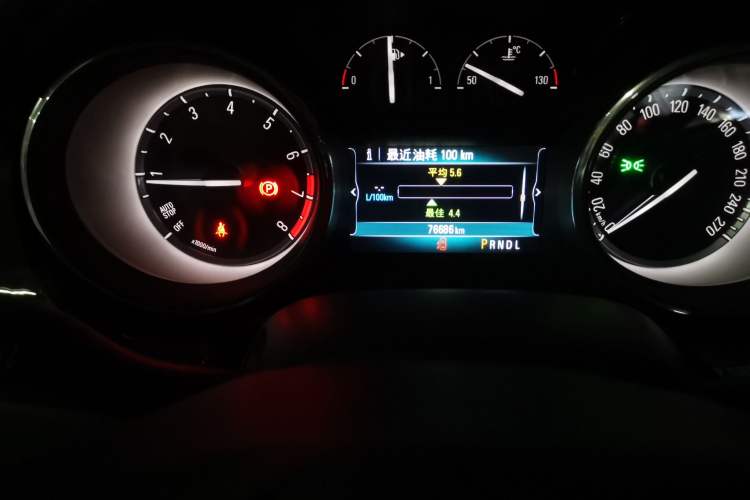 Used Buick Verano 2018 Sedan 20T Dual-Clutch Leading Model Odometer Close Up