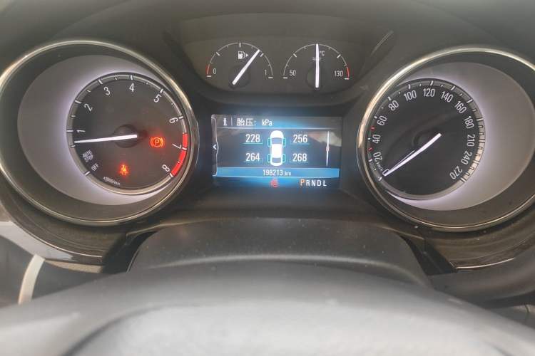 Used Buick Verano 2018 Sedan 20T Dual-Clutch Leading Model Odometer Close Up