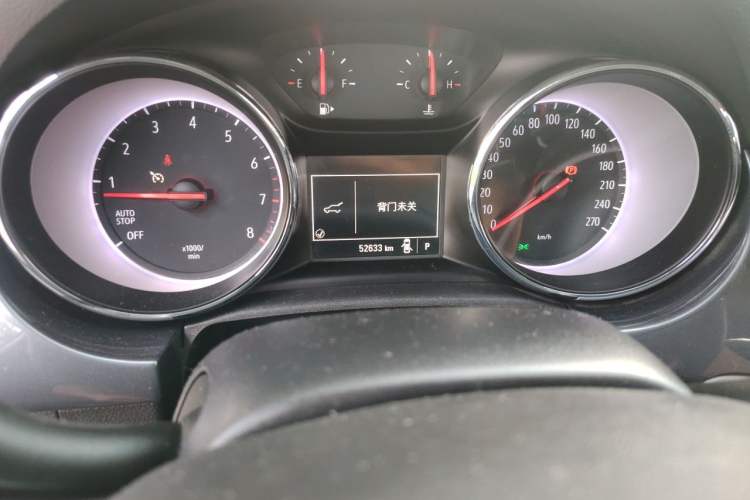 Used Buick Verano 2018 Hatchback 15S Automatic Leading Model Odometer Close Up