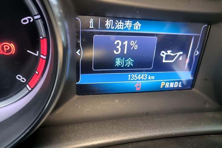 Used Buick Verano 2018 Hatchback 15S Automatic Leading Model Odometer Close Up