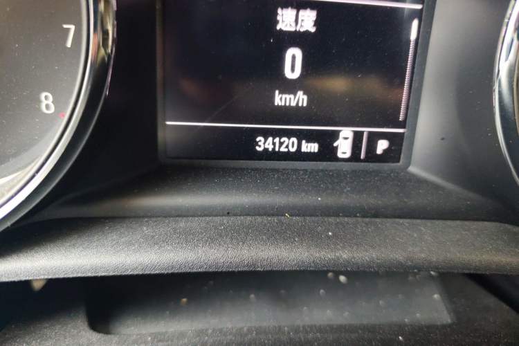 Used Buick Verano 2018 Hatchback 15S Automatic Leading Model Odometer Close Up