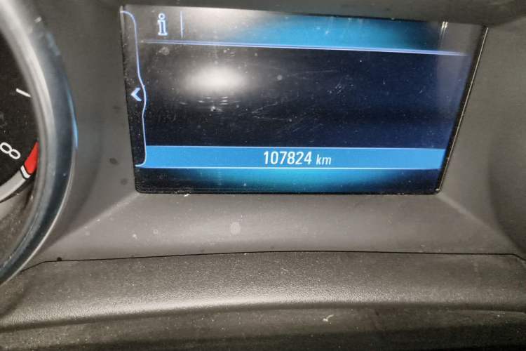 Used Buick Verano 2018 Sedan 20T Dual-Clutch Leading Model Odometer Close Up