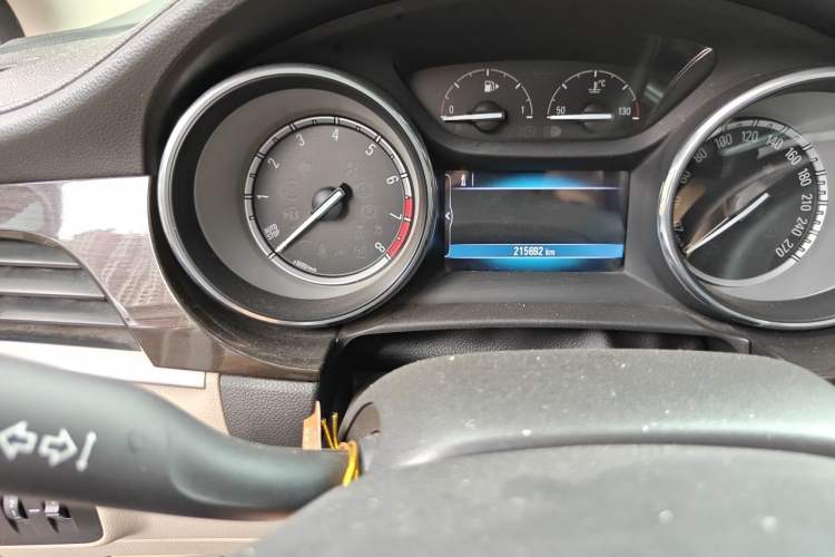Used Buick Verano 2018 Hatchback 15S Automatic Leading Model Odometer Close Up