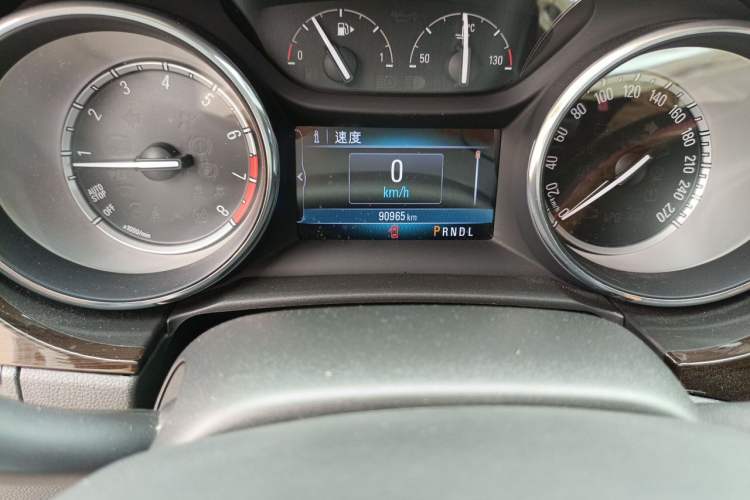 Used Buick Verano 2018 Sedan 20T Dual-Clutch Leading Model Odometer Close Up