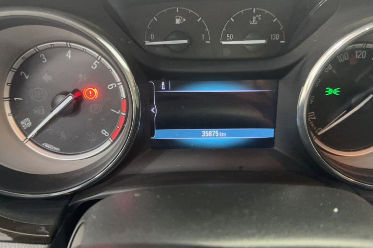 Used Buick Verano 2018 Sedan 15S Manual Leading Model Odometer Close Up