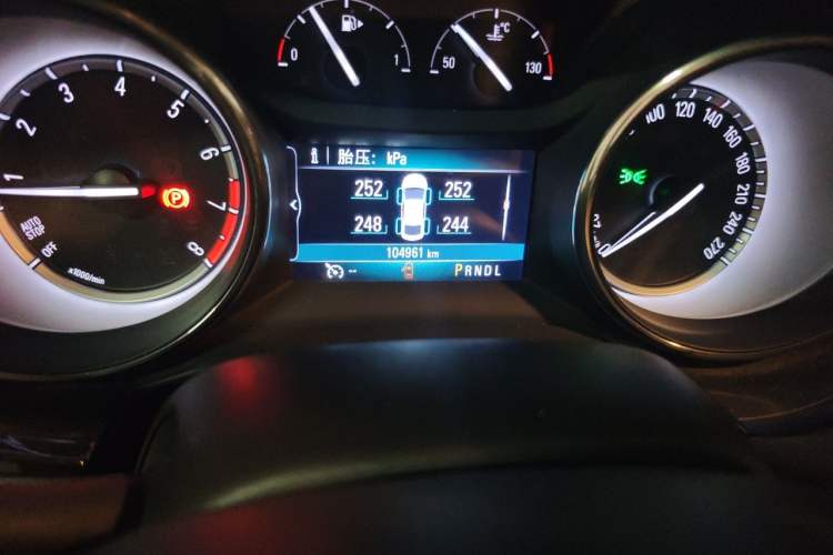 Used Buick Verano 2018 Sedan 15S Automatic Leading Model Odometer Close Up