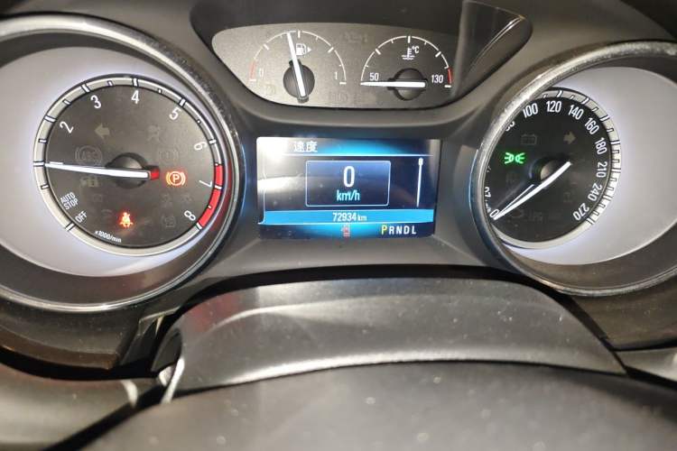 Used Buick Verano 2018 Sedan 15S Automatic Leading Model Odometer Close Up