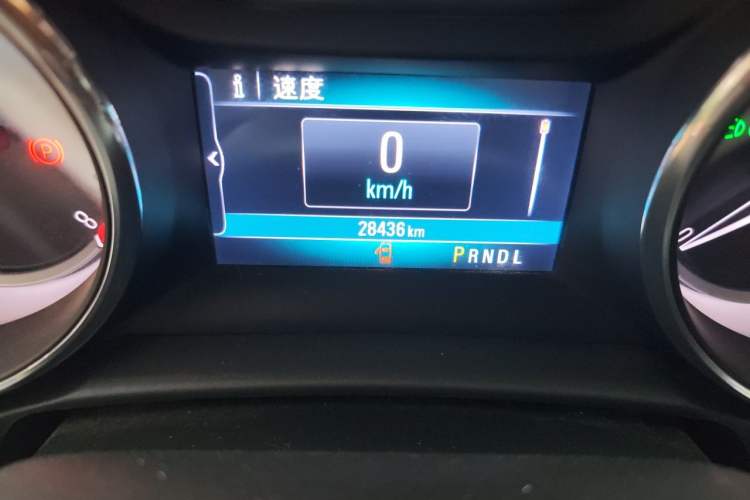 Used Buick Verano 2018 Sedan 15S Automatic Leading Model Odometer Close Up