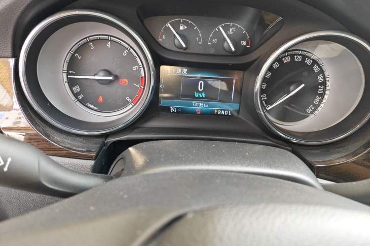 Used Buick Verano 2018 Sedan 20T Dual-Clutch Elite Model Odometer Close Up