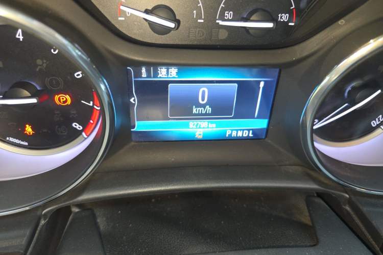 Used Buick Verano 2018 Sedan 20T Dual-Clutch Elite Model Odometer Close Up