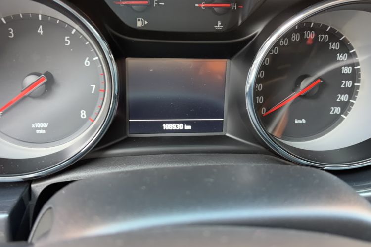 Used Buick Verano 2018 Hatchback 15S Automatic Ambition Model Odometer Close Up
