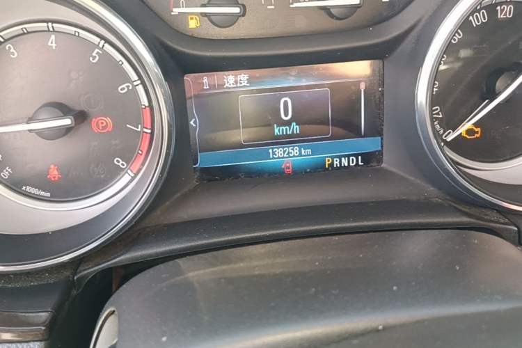 Used Buick Verano 2018 Sedan 20T Dual-Clutch Leading Model Odometer Close Up