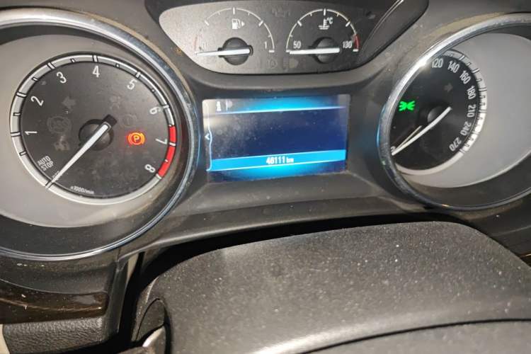 Used Buick Verano 2018 Sedan 15S Automatic Leading Model Odometer Close Up